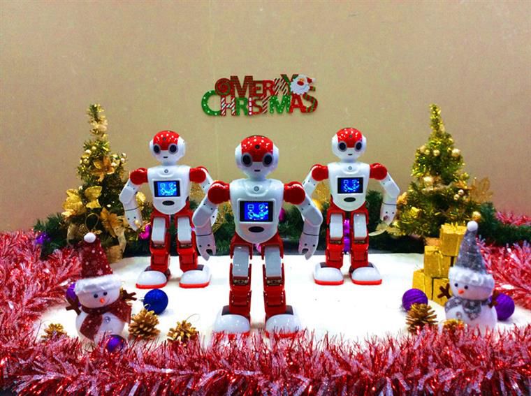 雪花飘，圣诞到，智能机器人祝大家圣诞快乐又美妙！