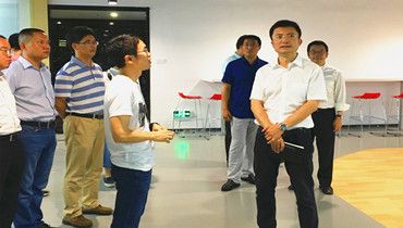 福田区委常委、副区长黄伟同志带队到城市漫步科技调研